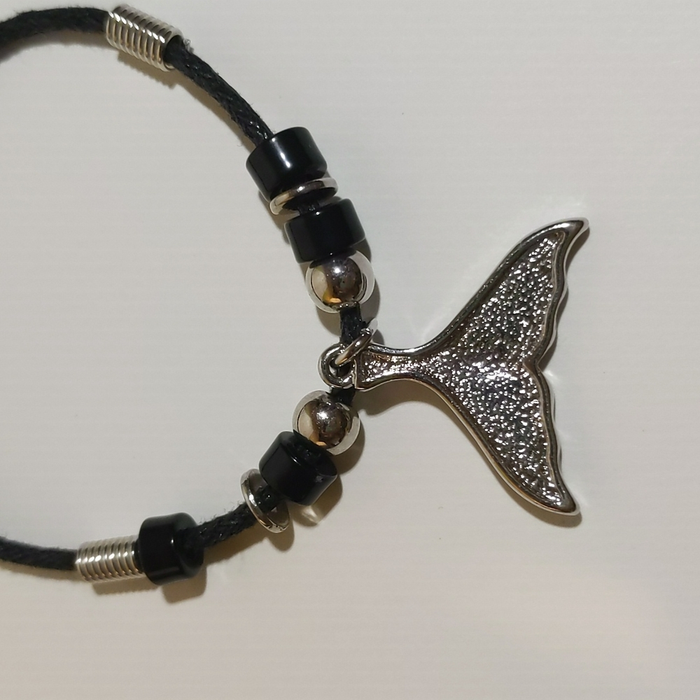 Whale tail necklace - Picture 3 of 3
